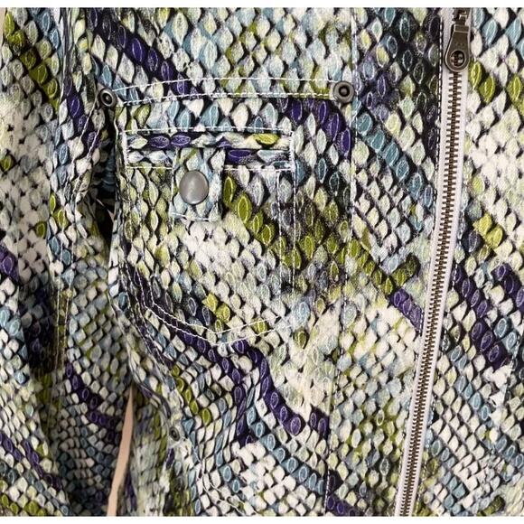 Mob jacket with reptile design by Chicos 2 (10). - Picture 5 of 13